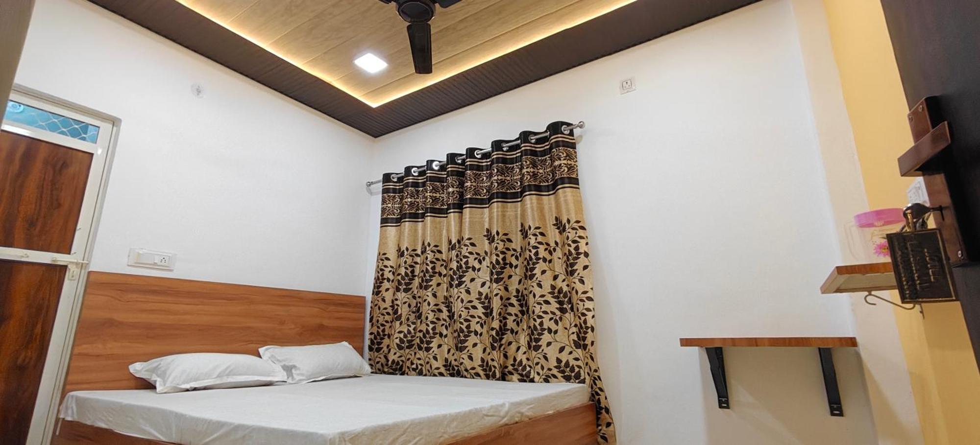 Hotel Mashaal- A Light Lit By Vidhata Jhānsi 外观 照片