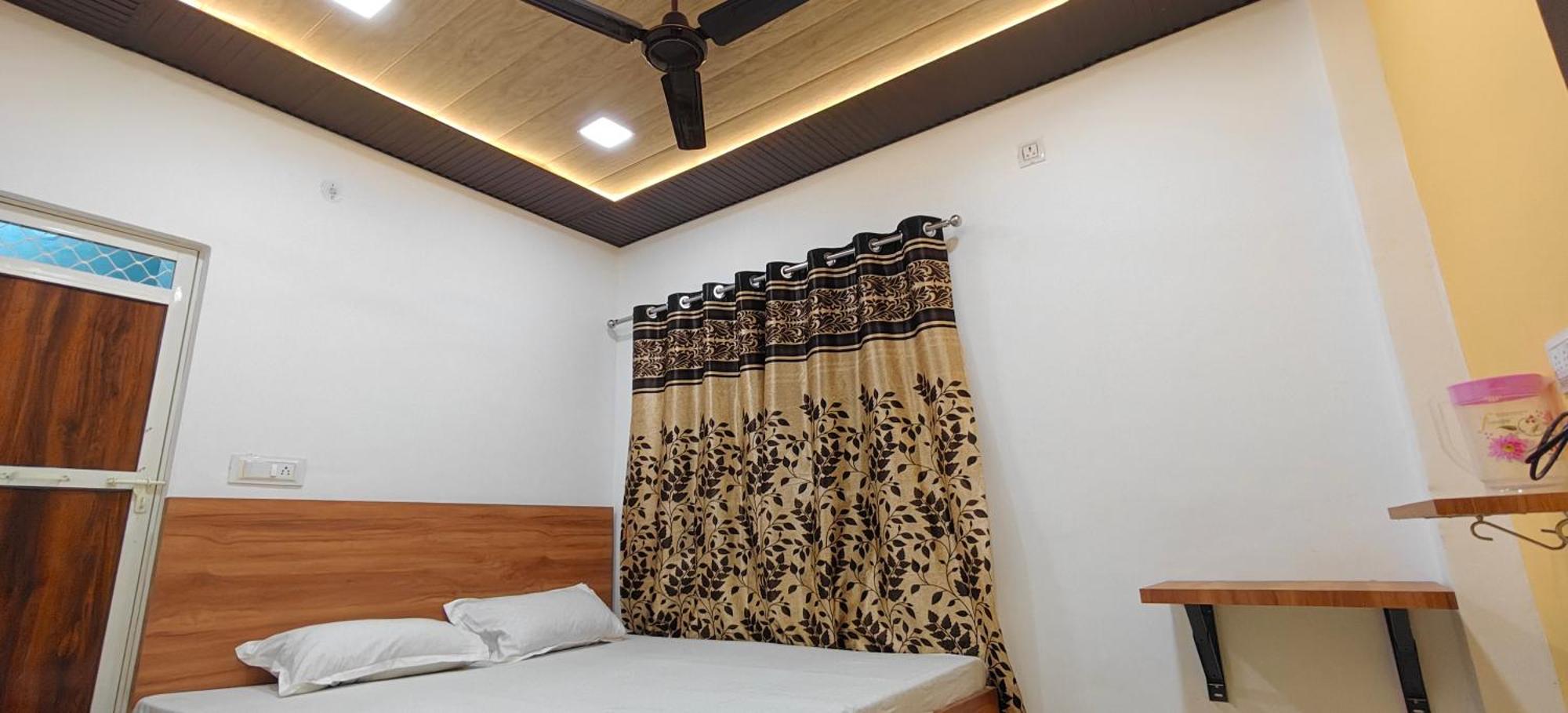 Hotel Mashaal- A Light Lit By Vidhata Jhānsi 外观 照片